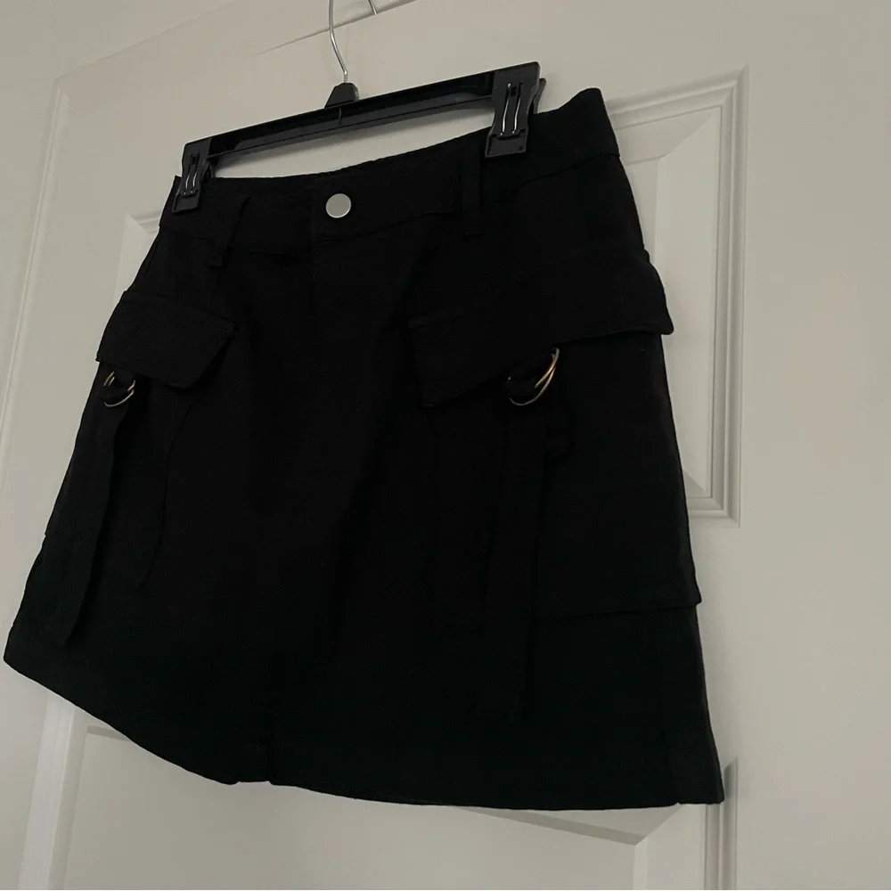 Cider Black Women's Mini Cargo Skirt Size Medium